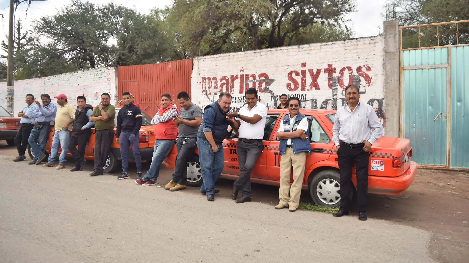 Taxistas esperan el apoyo del actual gobierno municipal de Pedro Escobedo. Foto Jacob Cabello